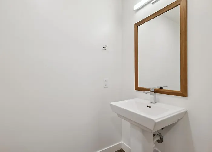 Cozysuites At Adeline *