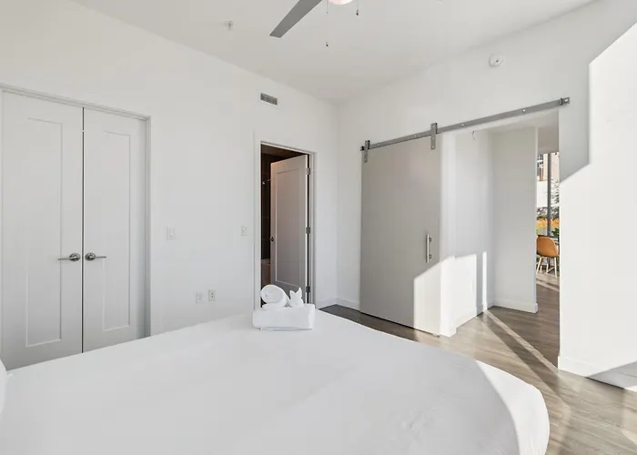 Cozysuites At Adeline Apartment *