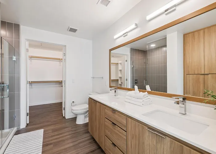 Cozysuites At Adeline Apartment *