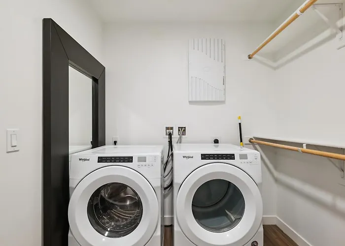 Cozysuites At Adeline *